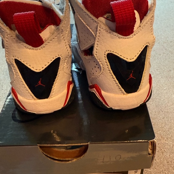 Jordan Kids Sneakers in White and Red - Picture 3 of 4